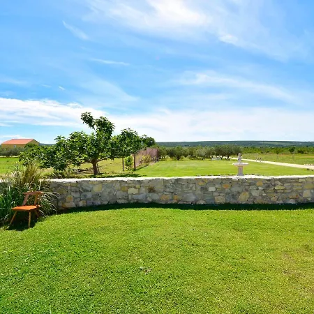 Frane By Interhome Lisane Tinjske